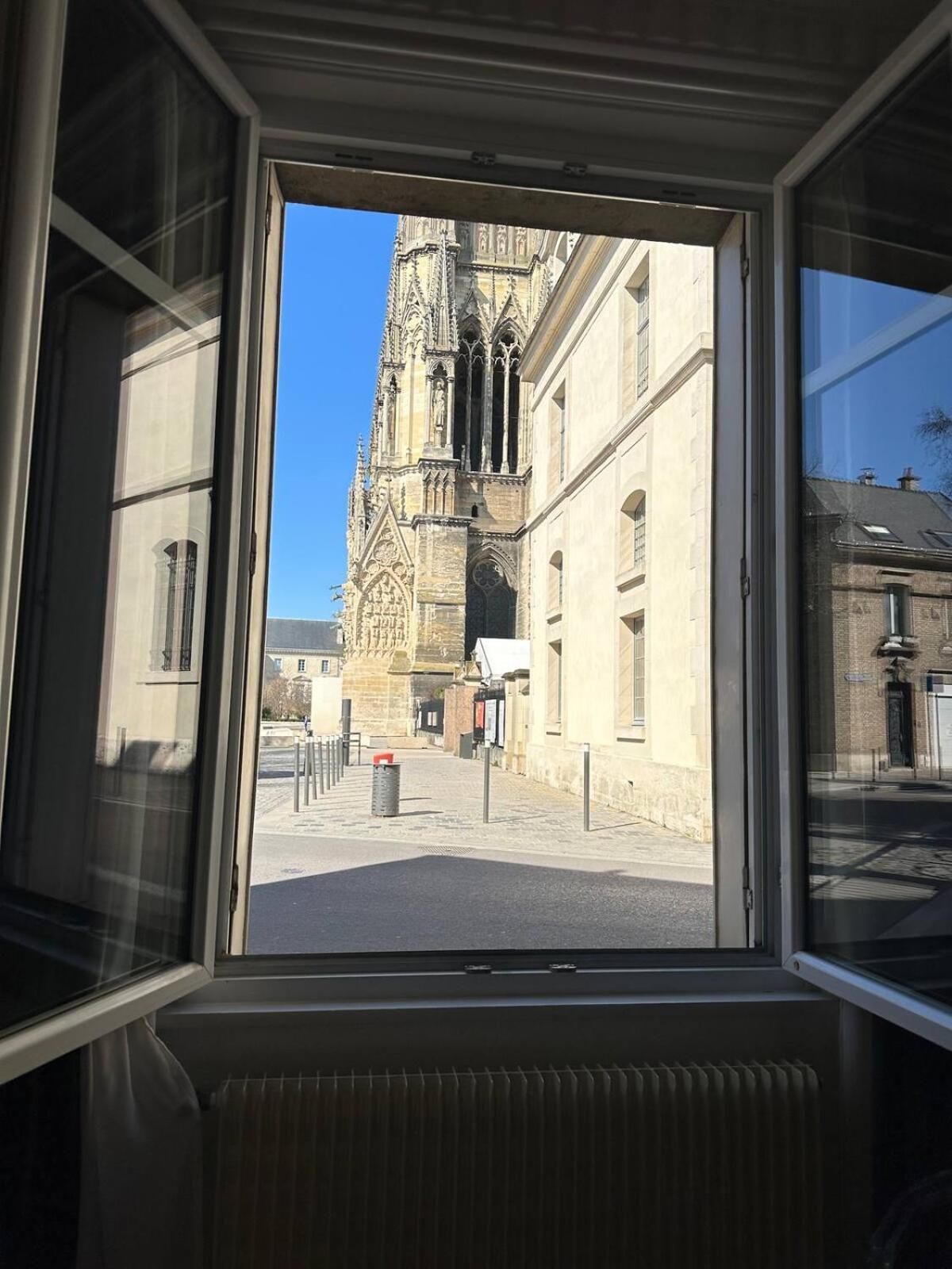 Le Petillant - Cathedrale Reims Eksteriør billede
